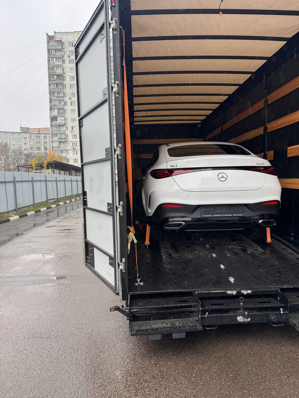Рейс крытого эвакуатора по трассе: доставка автомобилей по России